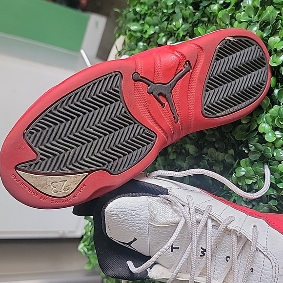 Jordan 22 Kids White and Red Sneakers - Picture 4 of 5